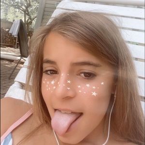 Meet your Posher, Chloe